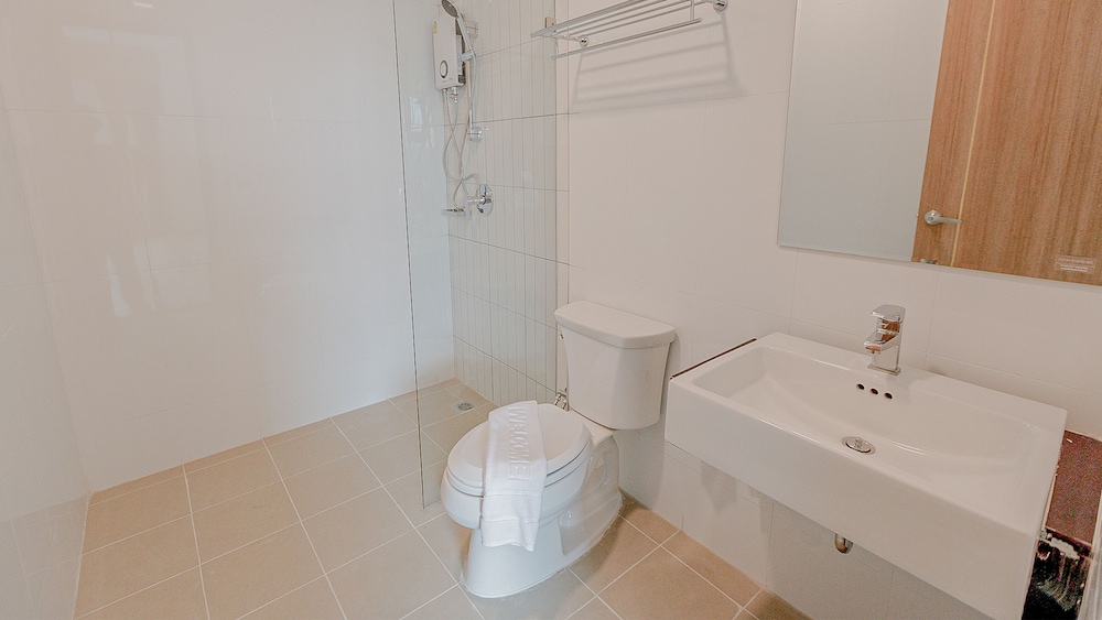 Suite Room - Photo 10