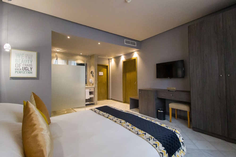 Deluxe Double Room - Photo 9