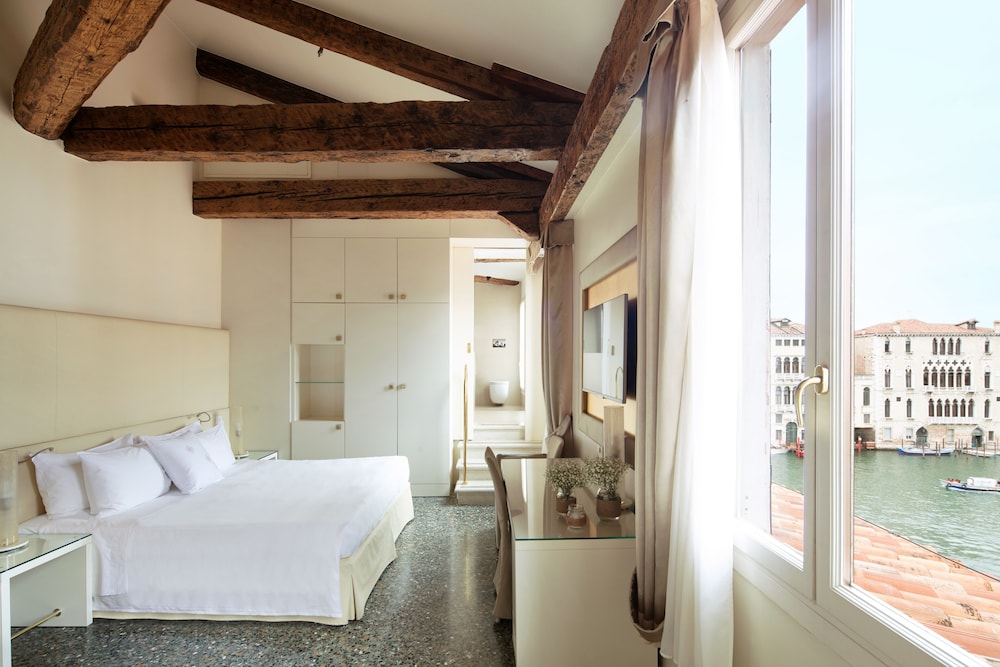 Premium Room (Partial Canal View)