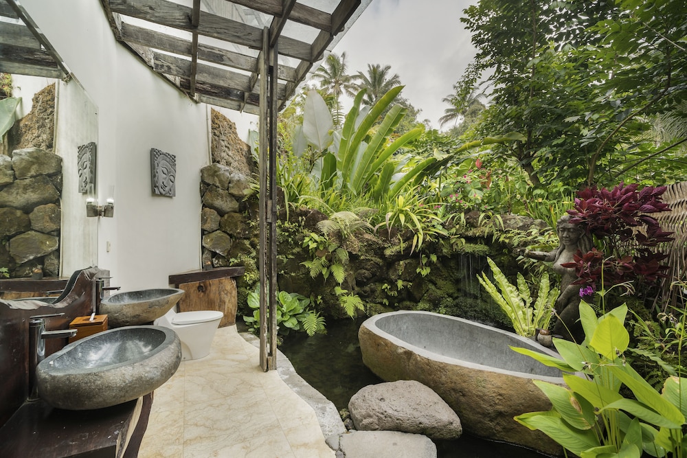 Pool View Suite photo 3