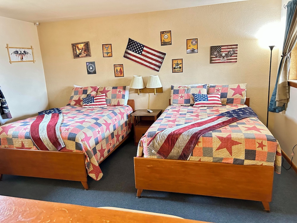 Suite #8, Deluxe Studio Suite, 2 Queen Beds, Kitchenette, Ground Floor photo 1