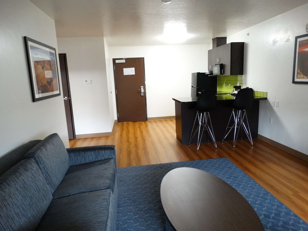Family Suite, Multiple Beds, Non Smoking, Kitchen (with Sofabed, Full Kitchen) photo 3