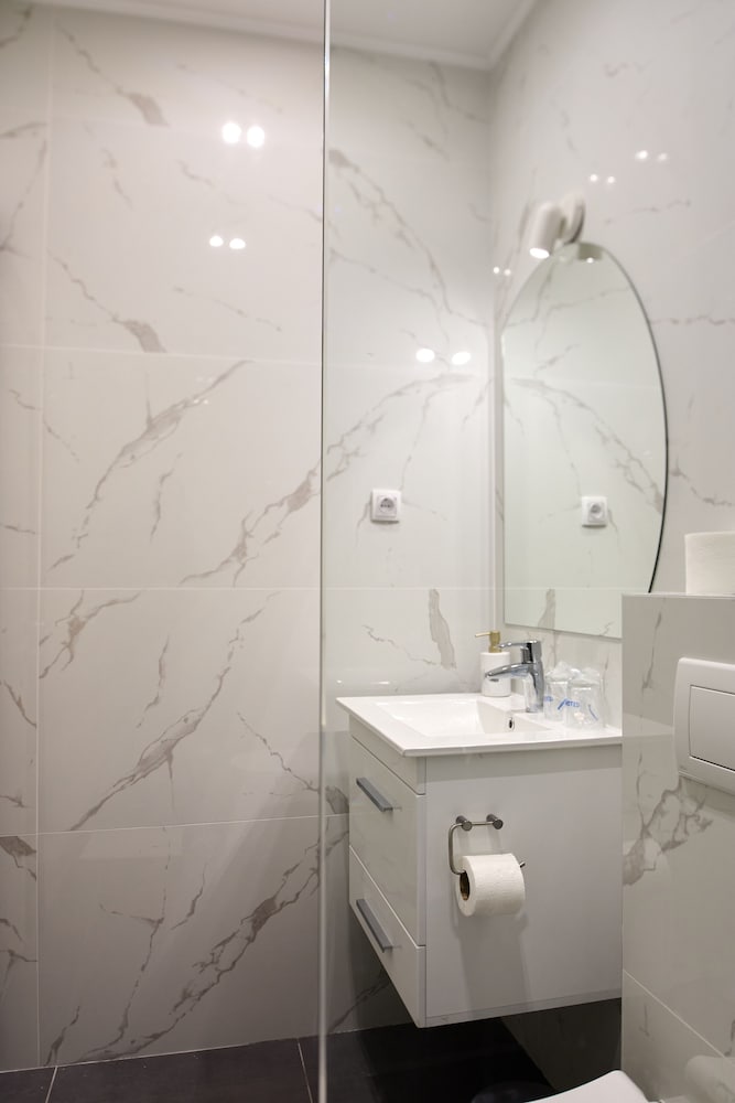 Standard Double or Twin Room - Photo 5