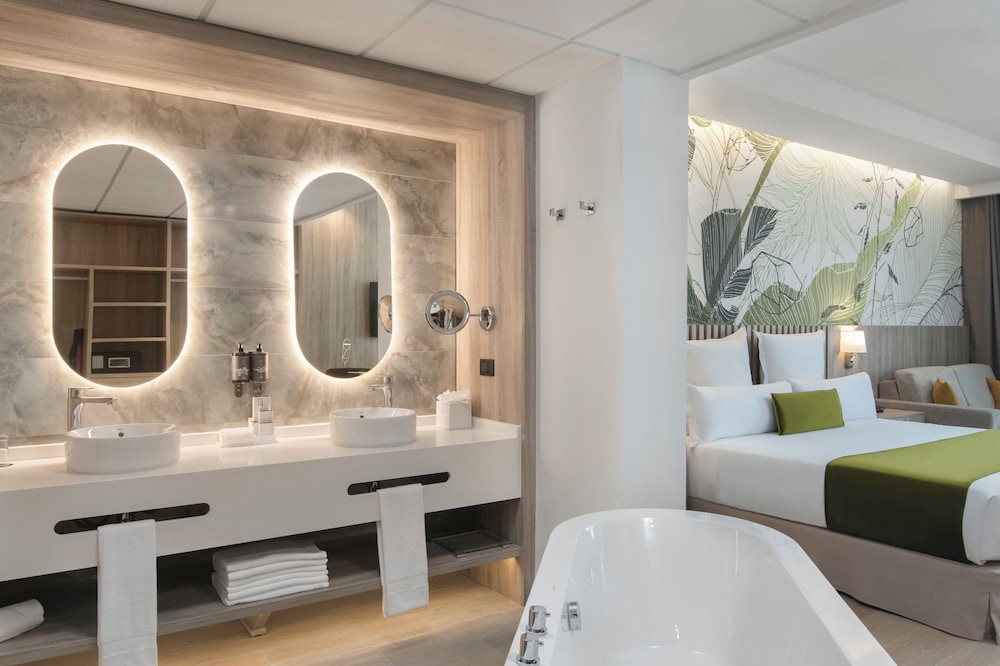 Junior Double Room, Pool Access, Pool View