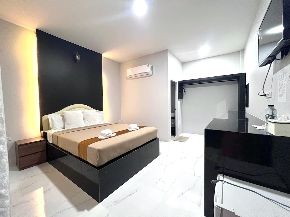 Superior Room, 1 Queen Bed photo 2