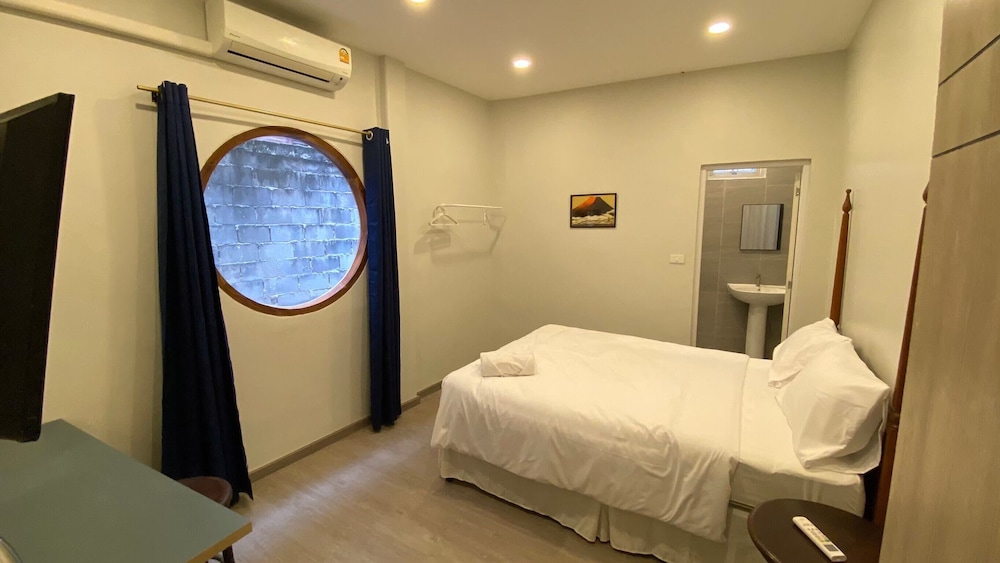 Basic Double Room photo 2