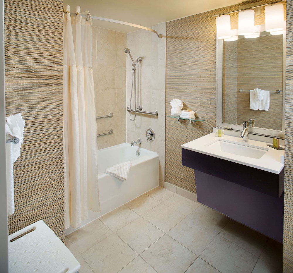 Room, 1 King Bed, Accessible, Bathtub (Mobility & Hearing) - Photo 1