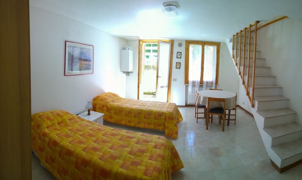 Apartment, 4 Bedrooms, Accessible, Smoking