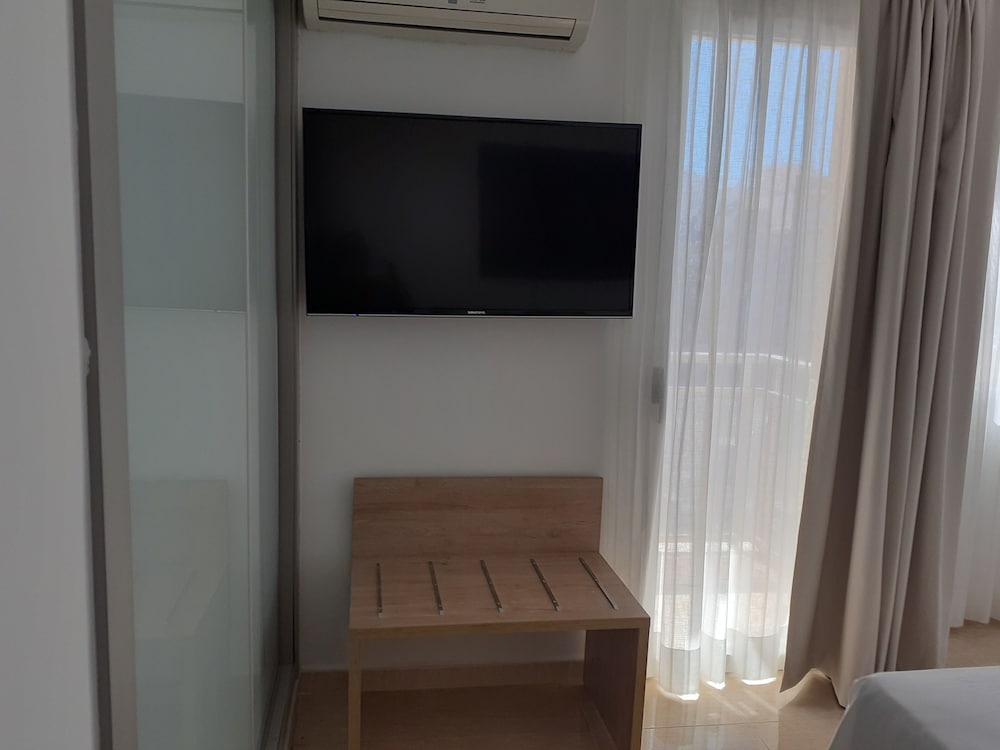 Double or twin room with terrace, 2 people - Photo 11