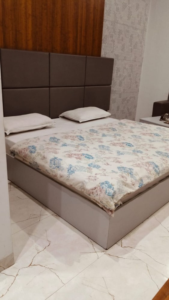 Deluxe Studio Suite, City View photo 3