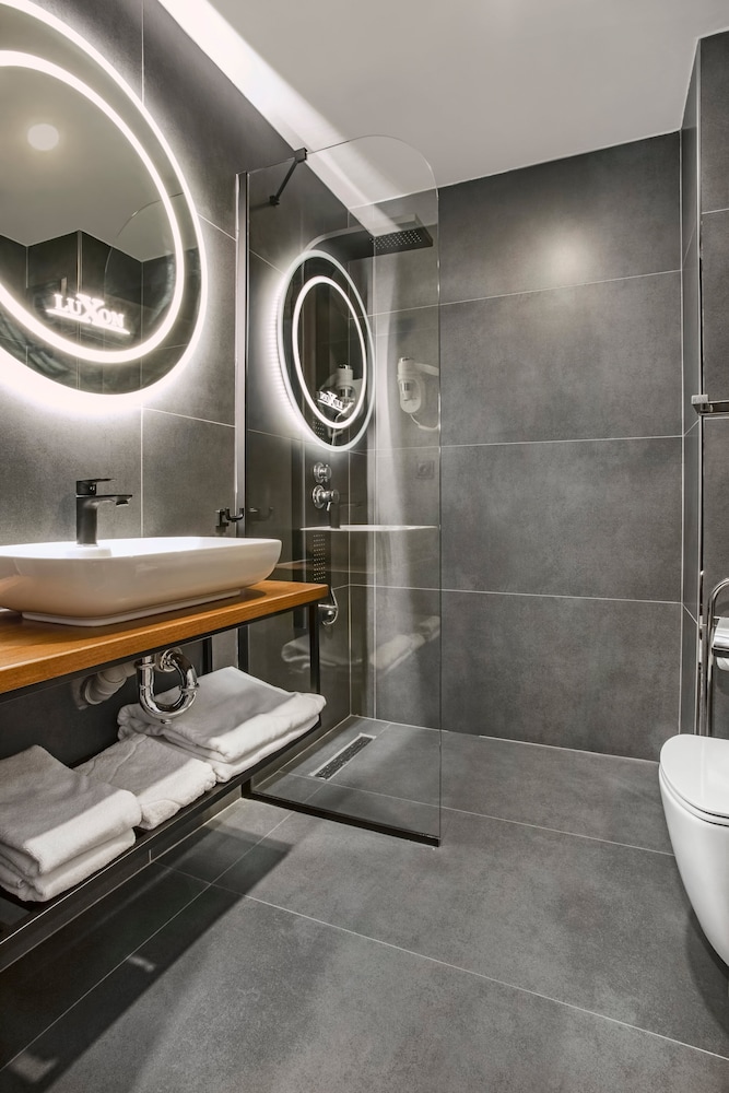 Standard Double or Twin Room - Photo 18