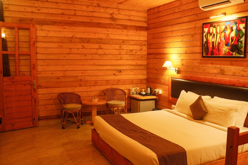 Luxurious Wooden Suite Room - Photo 1