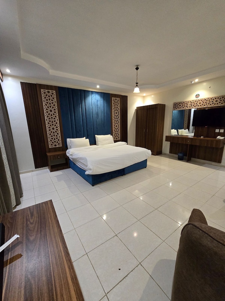 Basic Apartment, City View