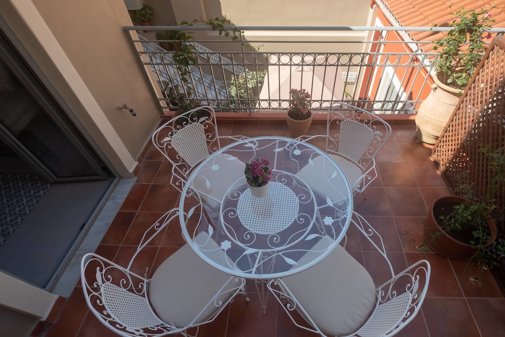 Grand Apartment, Terrace, Courtyard View