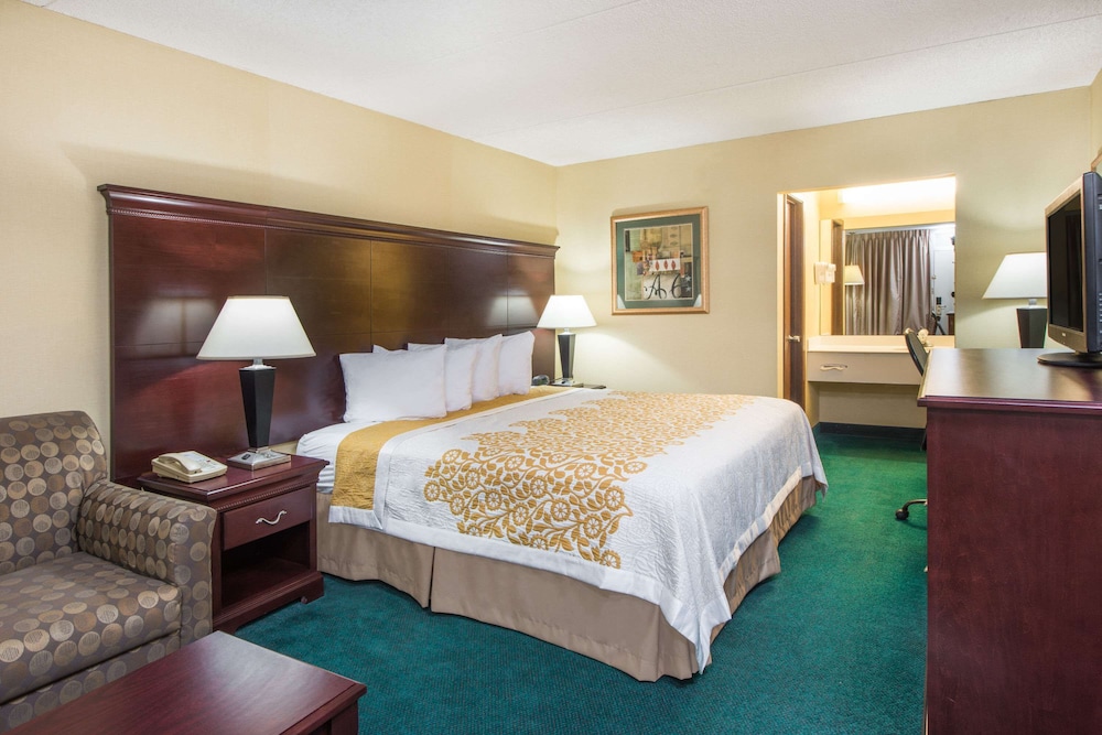 Standard Room, 1 King Bed - Photo 1