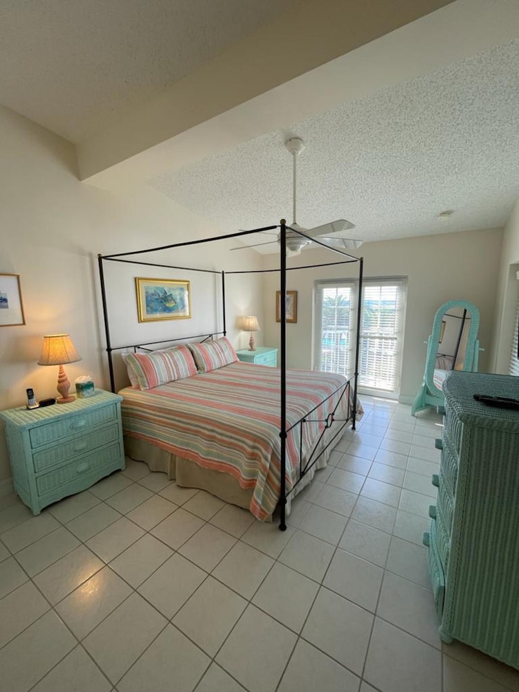 Unit 632 photo 2