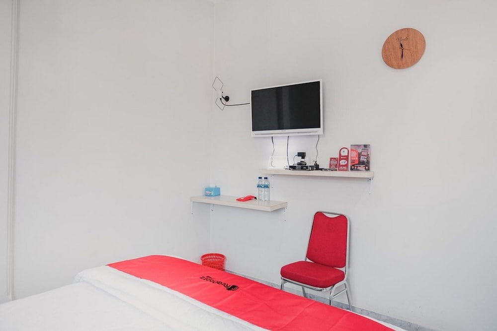 Double Room (RedDoorz) - Photo 8