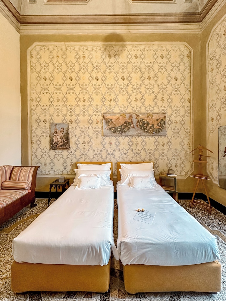 Romantic Suite, 2 Twin Beds, Non Smoking, Partial Sea View photo 1