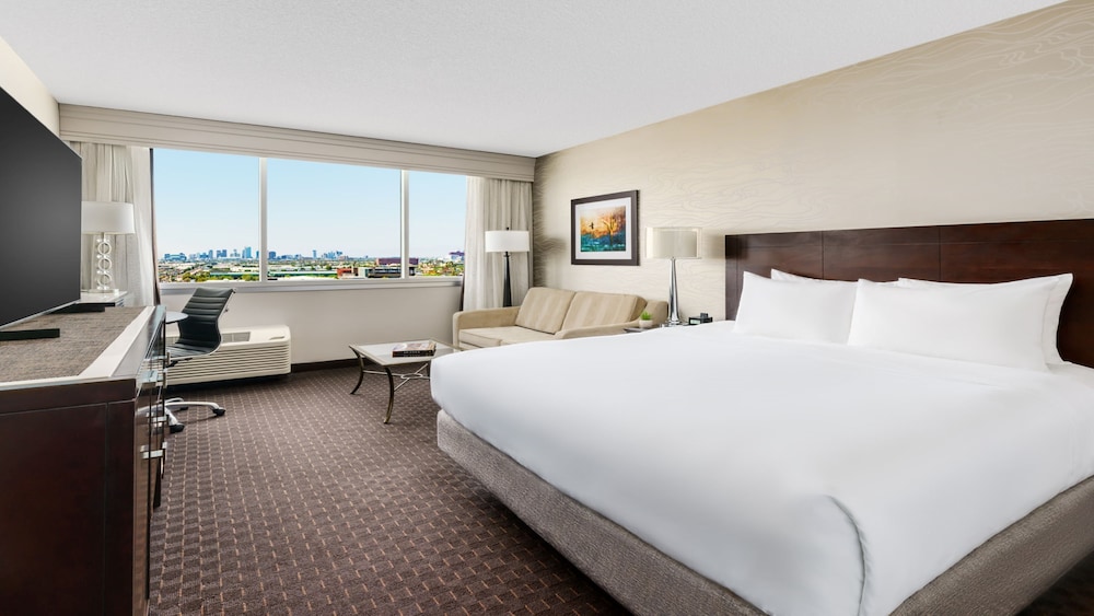 Premium Room, 1 King Bed with Sofa bed - Photo 4