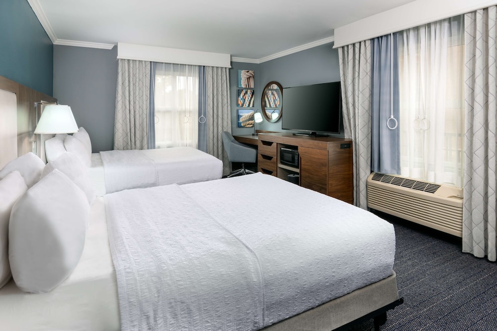 Room, 2 Queen Beds, Accessible (Mobility Accessible, Roll In Shower) - Photo 6