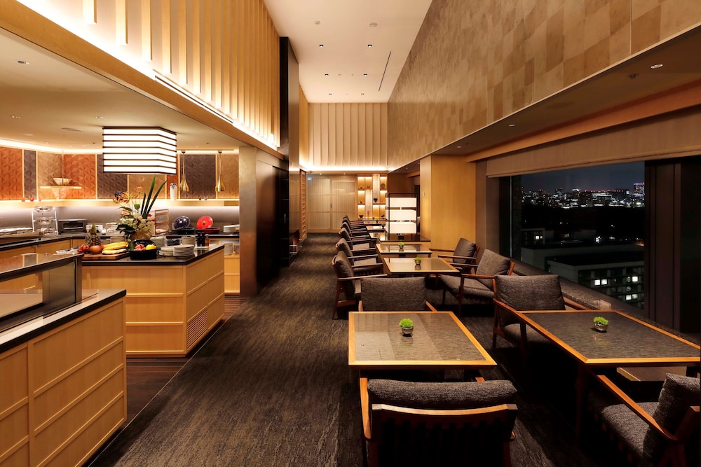 Club Deluxe King, Non Smoking (Breakfast & Club Lounge Access Included) - Photo 26