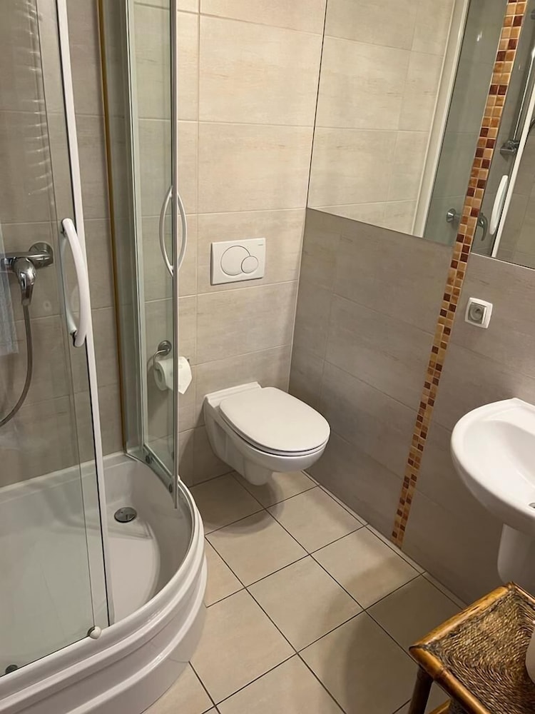 Economy Single Room, 1 Twin Bed (Low Ground Floor) photo 3