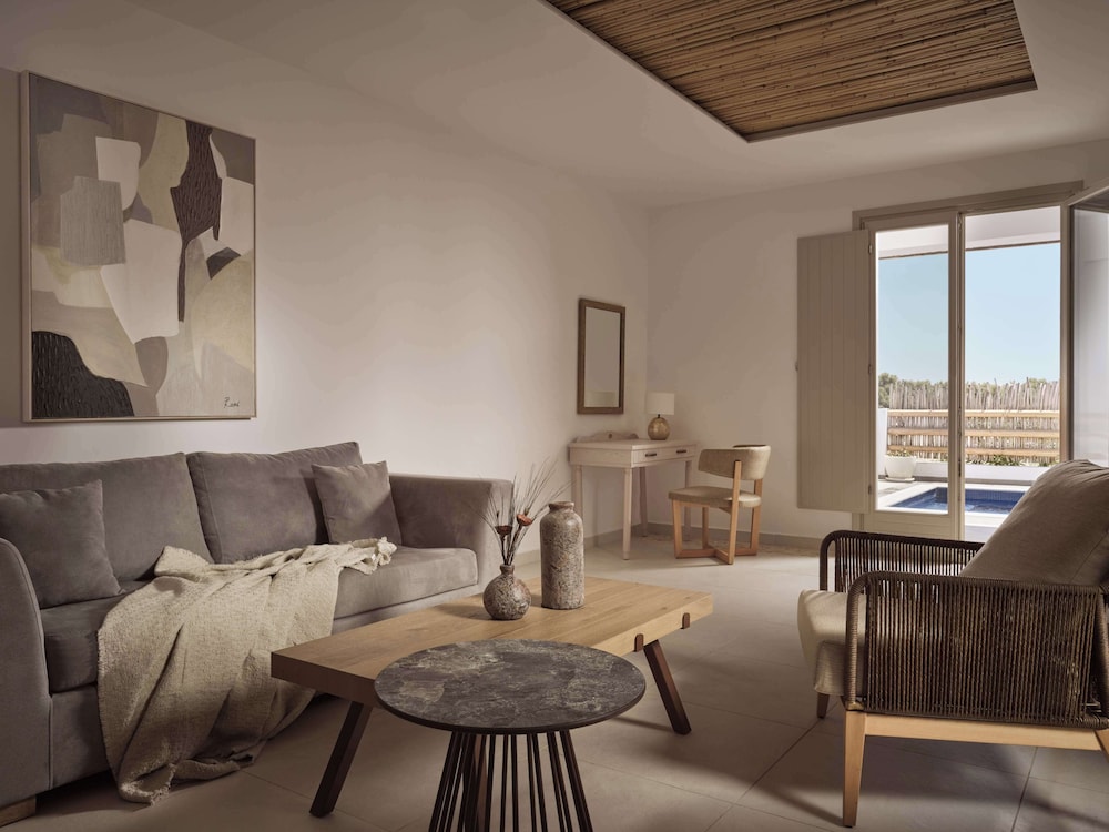 King Premium Duplex Suite  with Private Heated Pool and Hydromassage thumbnail 6