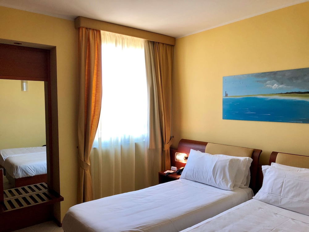 Superior Room, 2 Twin Beds, Non Smoking, Sea View - Photo 1