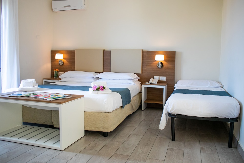 Superior Triple Room (2 Adults + 1 Child)