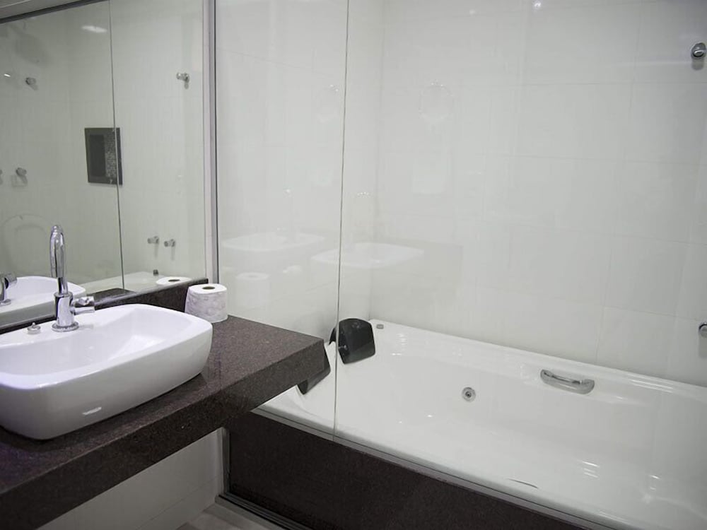 Deluxe Suite, Jetted Tub photo 3