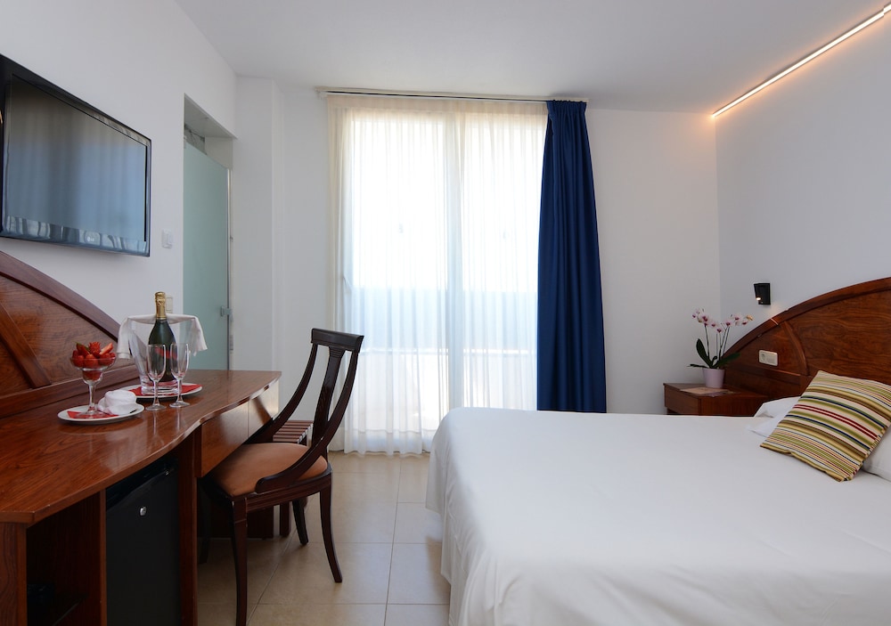 Double Room, Sea View - Photo 1