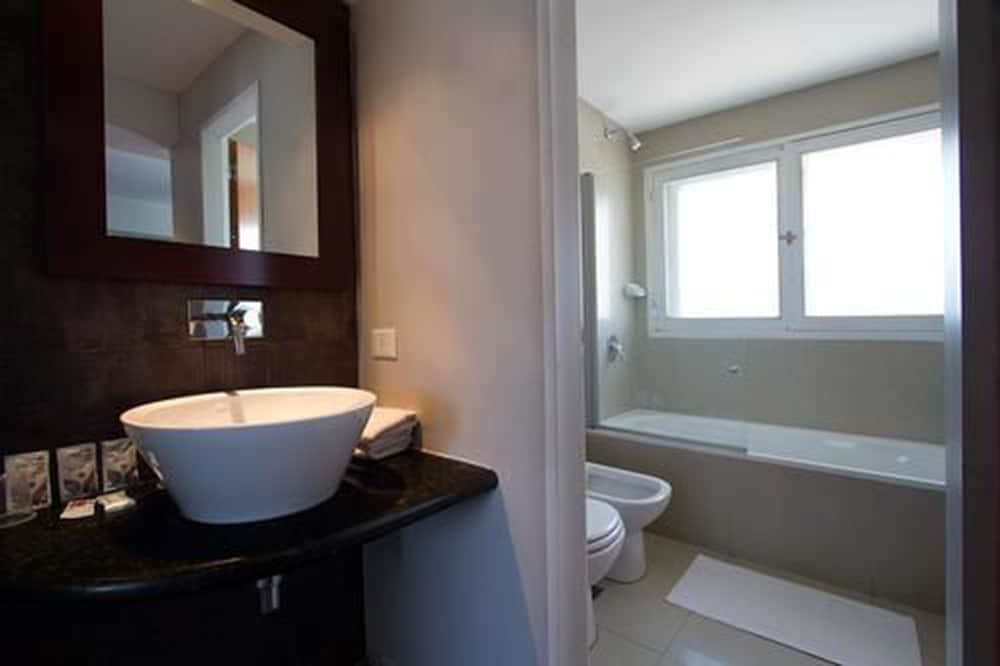 Superior Triple Room, Lake View photo 2
