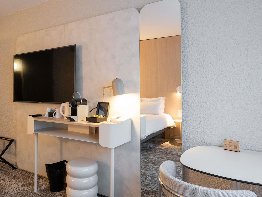 Executive Room, 1 Double Bed with Sofa bed - Photo 5