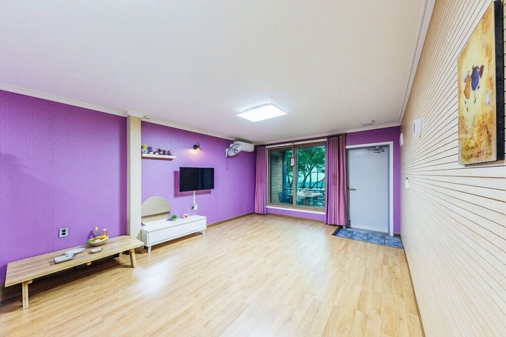 Room (102) photo 1