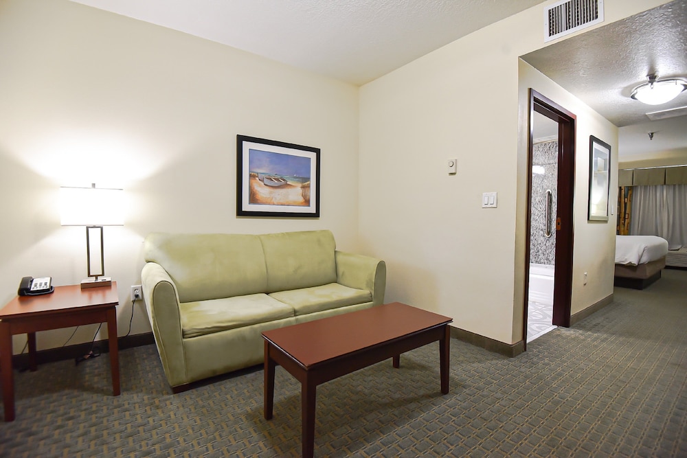 Suite, 1 King Bed - Photo 7