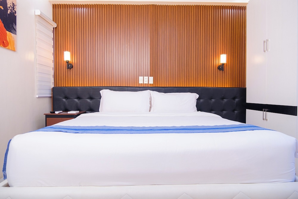 Executive Room - Photo 11