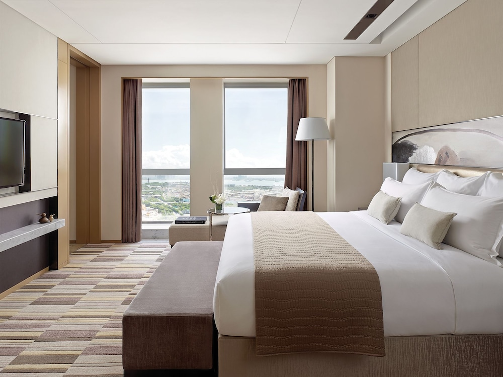 Deluxe King Room photo 3
