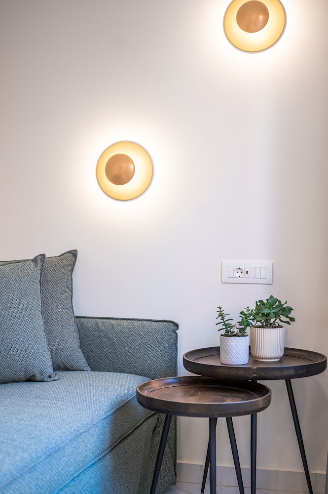 Luxury Apartment - Photo 14