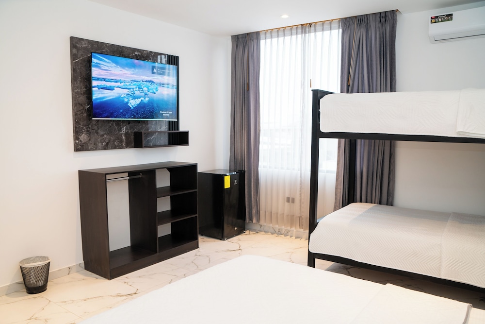Standard Triple Room, Multiple Beds photo 1