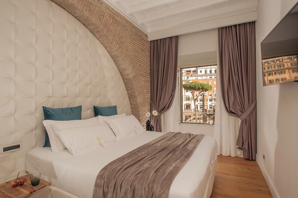 Studio Suite, City View