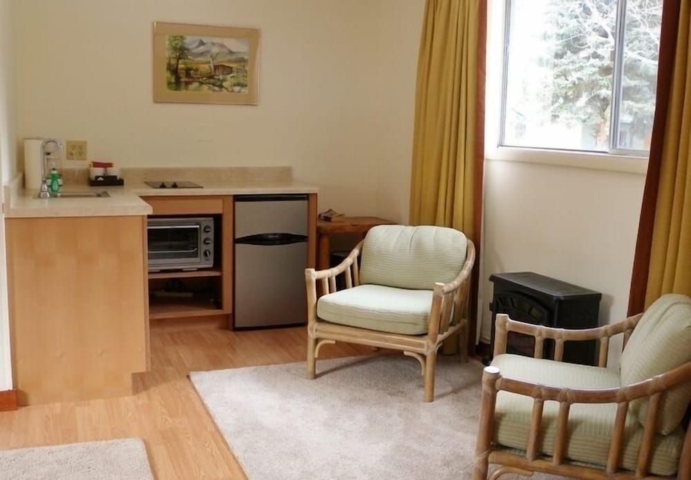 Standard Double Room, Private Bathroom (Room 12 - Pet-friendly) photo 2
