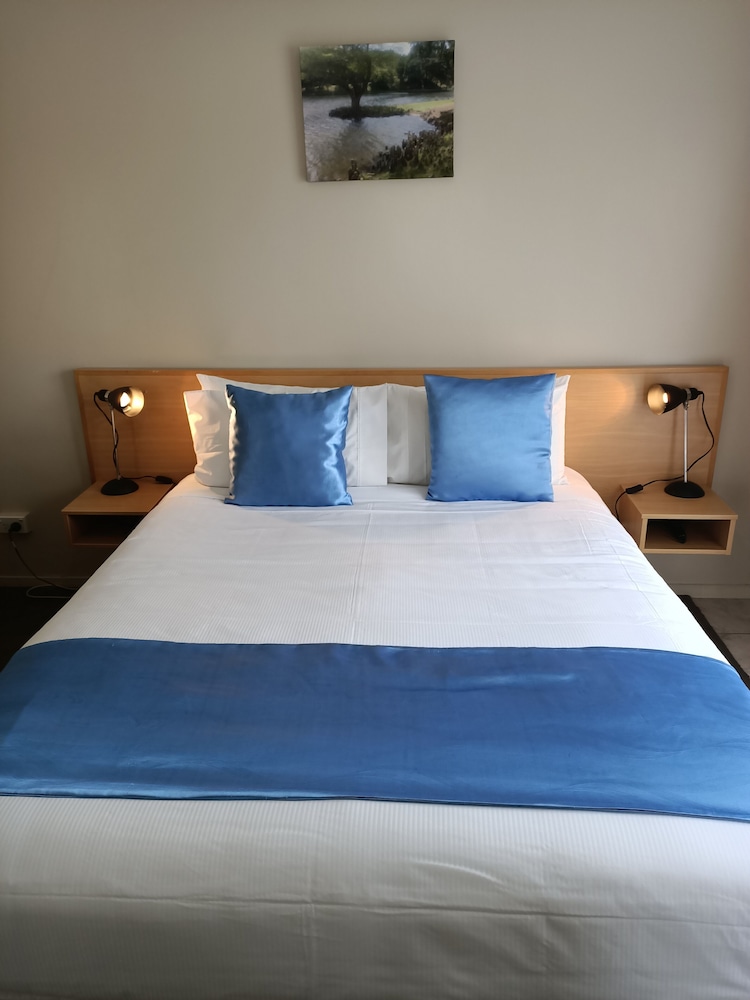 7. Large One Bedroom Unit photo 1