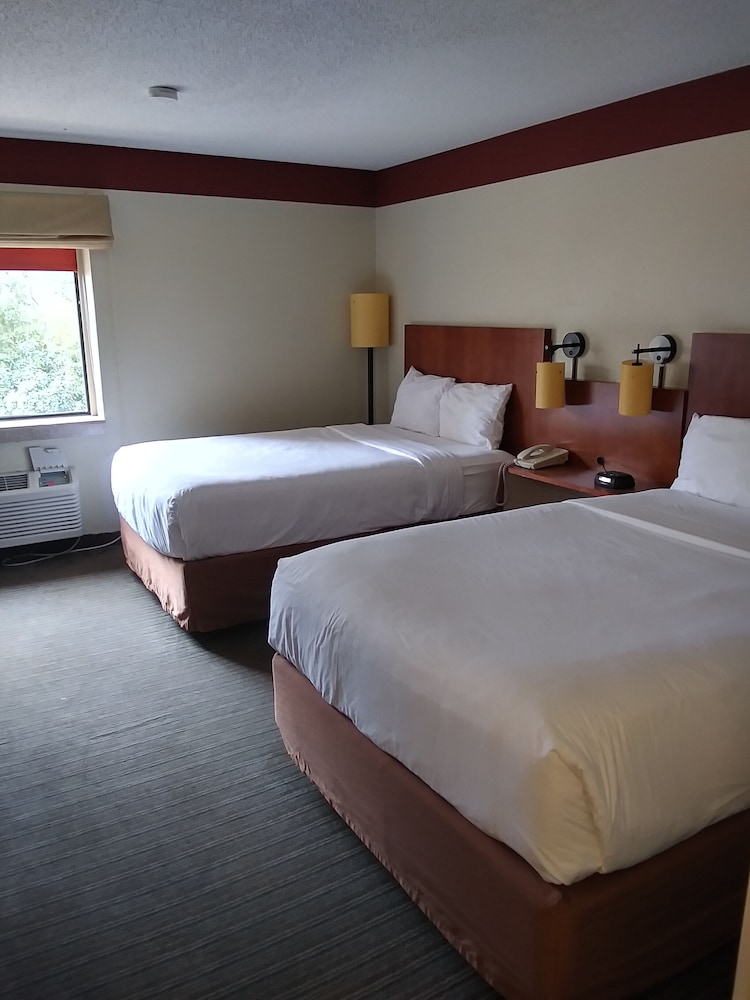Deluxe Room, 2 Double Beds, Non Smoking, Pool View - Photo 2