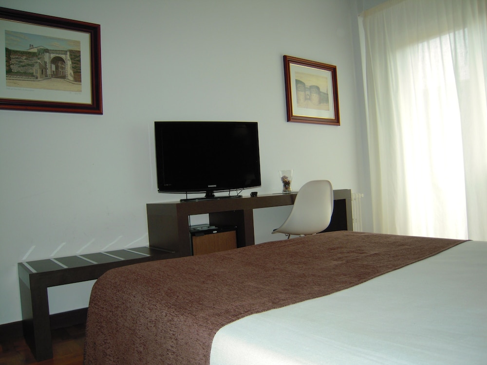 Double Room Single Use - Photo 4