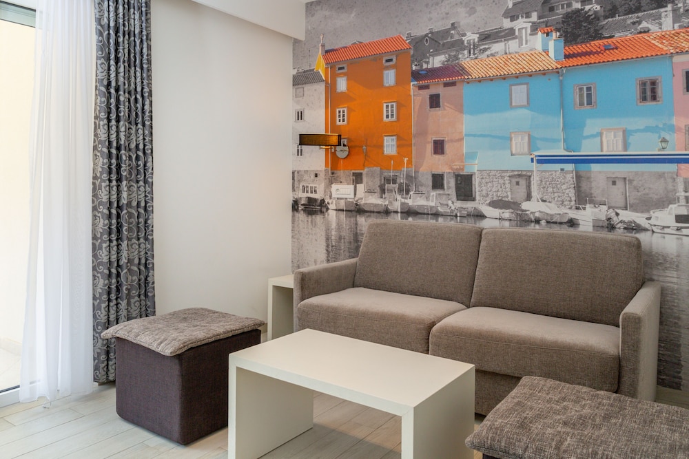 Apartment, 2 Bedrooms, Balcony, Partial Sea View, photo 6
