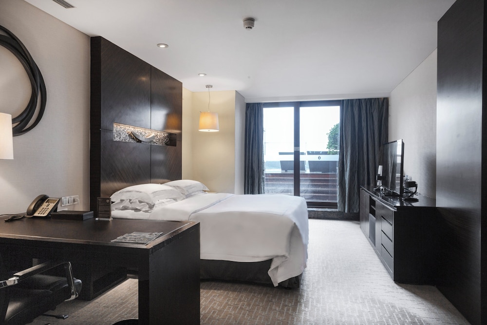 Suite, 1 Bedroom, Jetted Tub (Outdoor Jetted Tub)