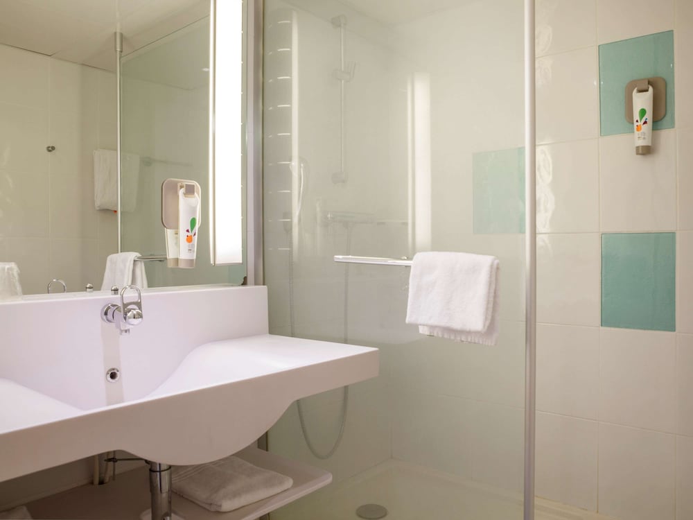 Standard Room, 2 Twin Beds - Photo 4