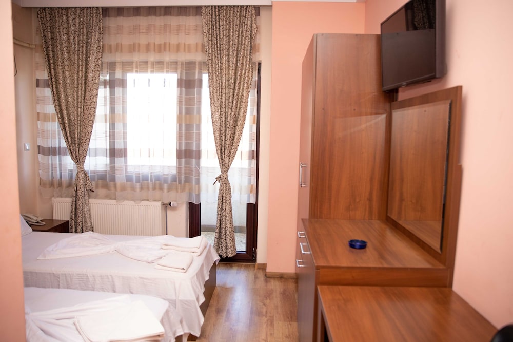 Economy Twin Room photo 1