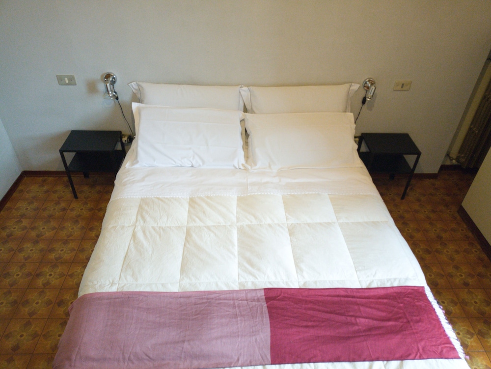 Economy Double Room, 1 Bedroom, Shared Bathroom