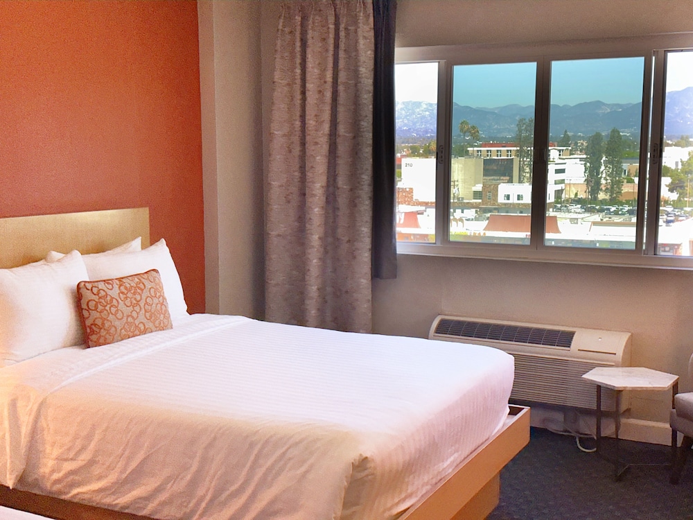 Double Room, Non Smoking - Photo 8